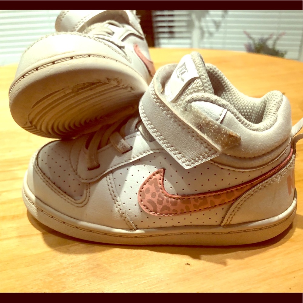 Nike Court Borough Mid